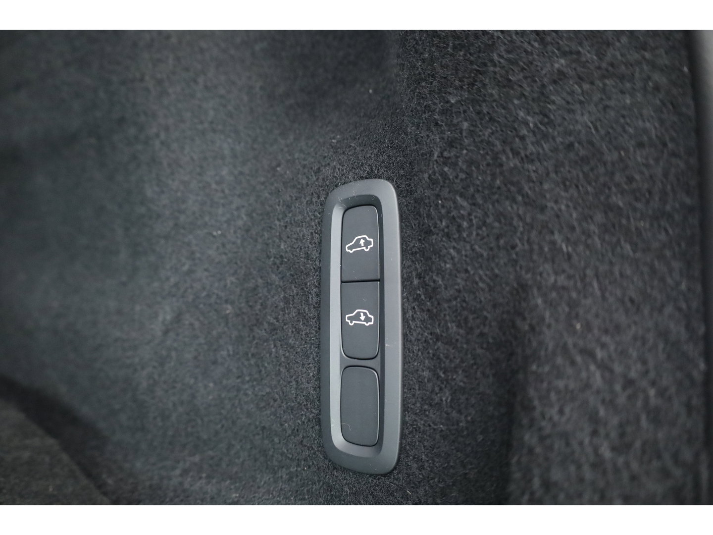 Volvo XC60 2.0 T8 Plug-in hybrid AWD Ultimate Dark | Luchtvering | 100% soh | 360 camera | 21 inch | H&K Audio |