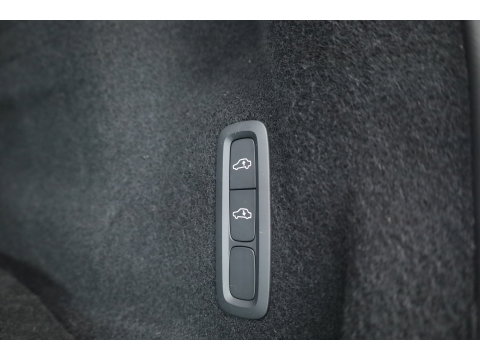 Volvo XC60 2.0 T8 Plug-in hybrid AWD Ultimate Dark | Luchtvering | 100% soh | 360 camera | 21 inch | H&K Audio |