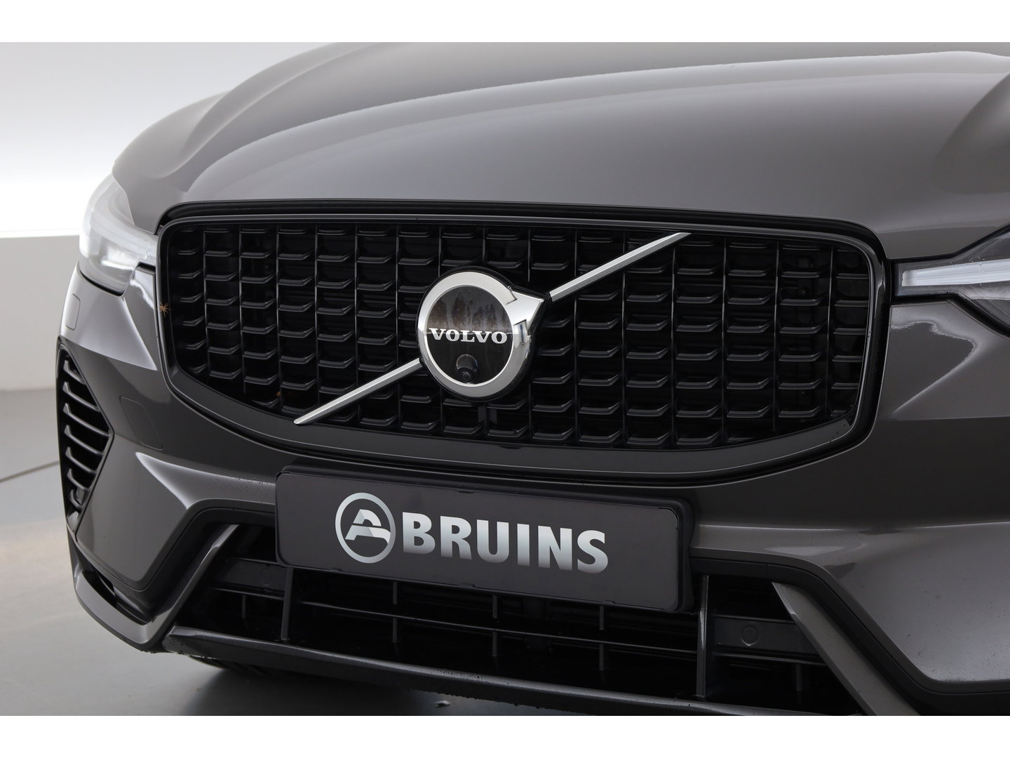 Volvo XC60 2.0 T8 Plug-in hybrid AWD Ultimate Dark | Luchtvering | 100% soh | 360 camera | 21 inch | H&K Audio |