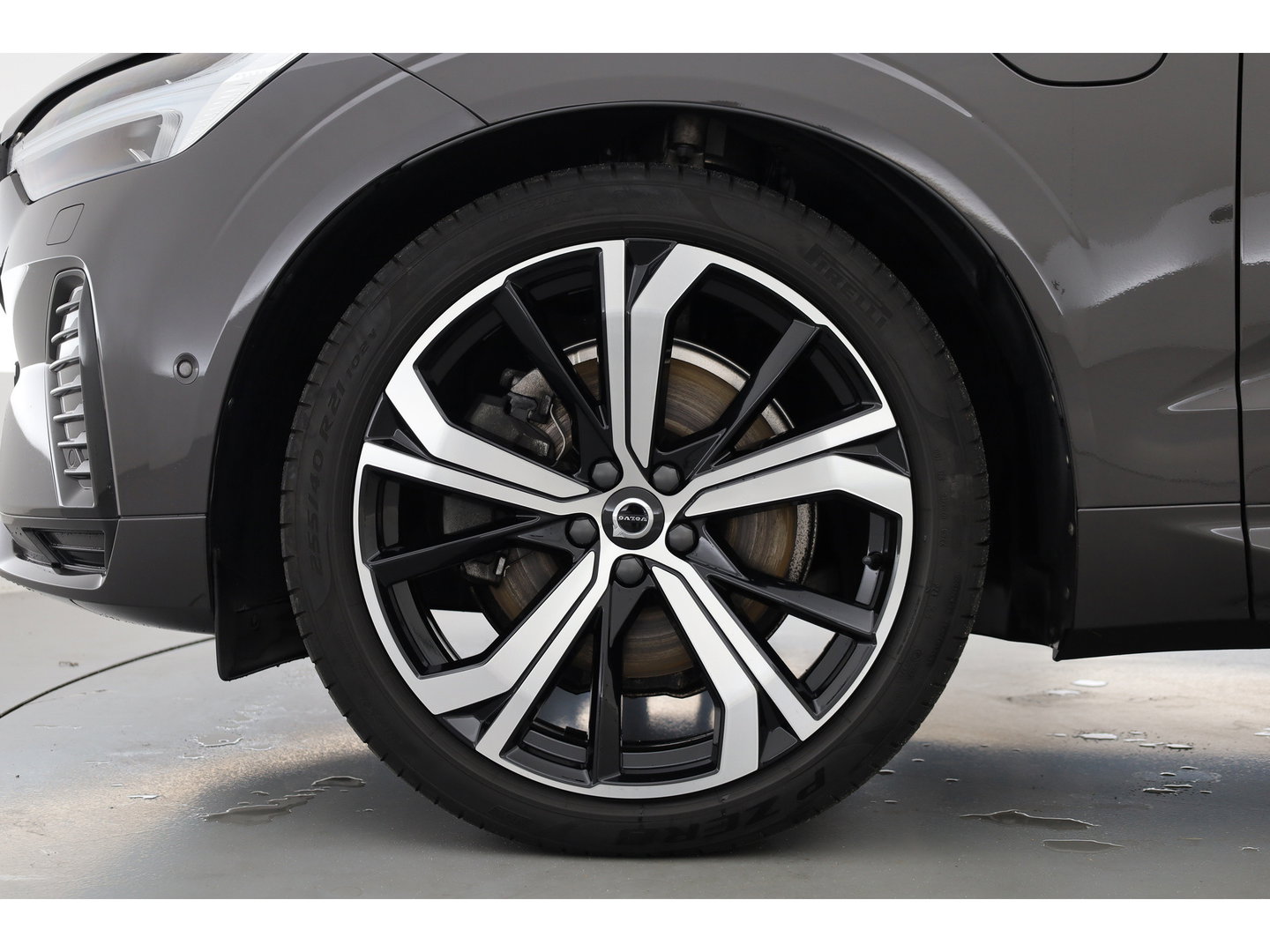 Volvo XC60 2.0 T8 Plug-in hybrid AWD Ultimate Dark | Luchtvering | 100% soh | 360 camera | 21 inch | H&K Audio |