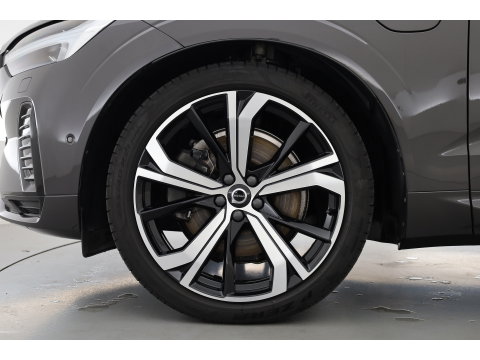 Volvo XC60 2.0 T8 Plug-in hybrid AWD Ultimate Dark | Luchtvering | 100% soh | 360 camera | 21 inch | H&K Audio |