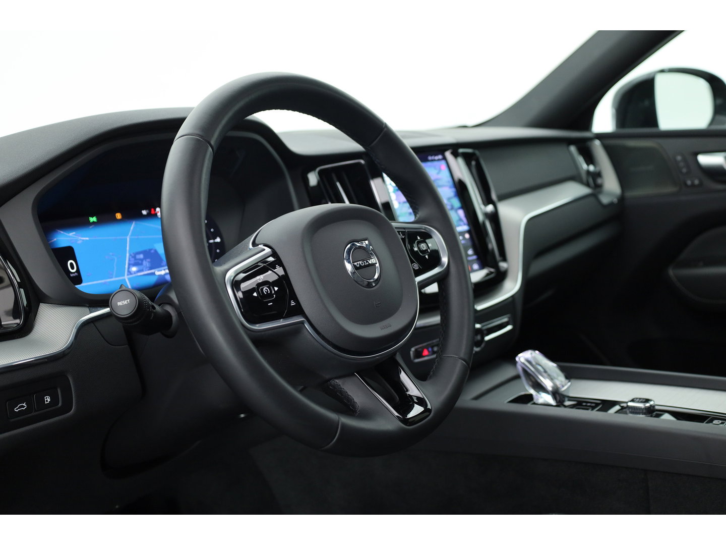 Volvo XC60 2.0 T8 Plug-in hybrid AWD Ultimate Dark | Luchtvering | 100% soh | 360 camera | 21 inch | H&K Audio |