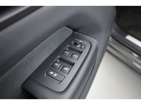 Volvo XC60 2.0 T8 Plug-in hybrid AWD Ultimate Dark | Luchtvering | 100% soh | 360 camera | 21 inch | H&K Audio |