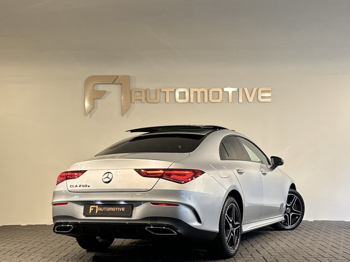 Mercedes-Benz CLA-Klasse 250 e AMG Pano|Keyless|Memory|Sfeer|BlindSpot