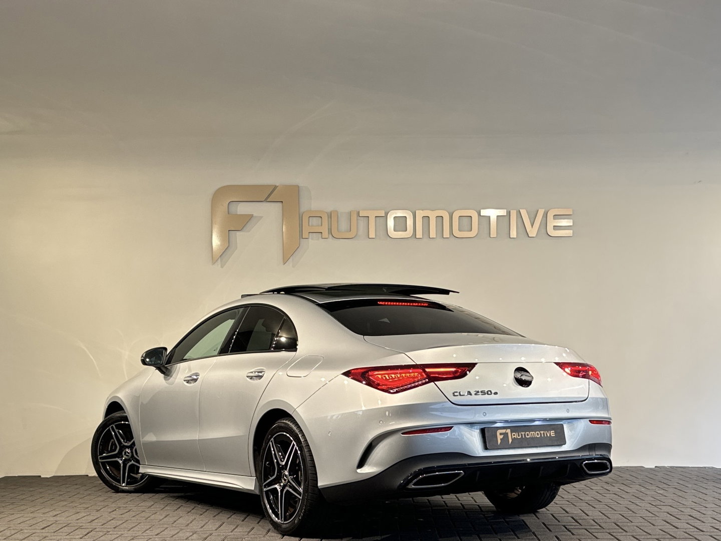 Mercedes-Benz CLA-Klasse 250 e AMG Pano|Keyless|Memory|Sfeer|BlindSpot