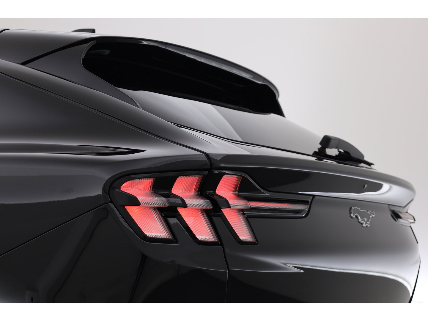 Ford Mustang Mach-E RWD 75 kWh | Rijklaar! | SOH 92% | B&O Audio | Leder |  360cam | Afn. Trekhaak | Adapt. Cruise