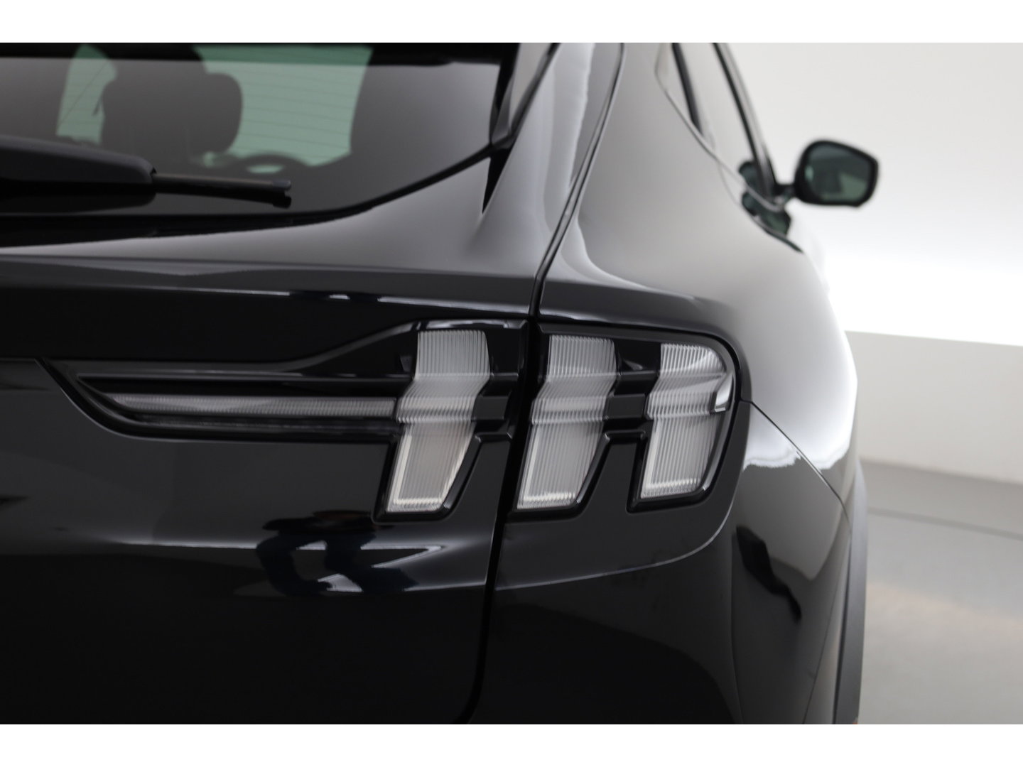 Ford Mustang Mach-E RWD 75 kWh | Rijklaar! | SOH 92% | B&O Audio | Leder |  360cam | Afn. Trekhaak | Adapt. Cruise