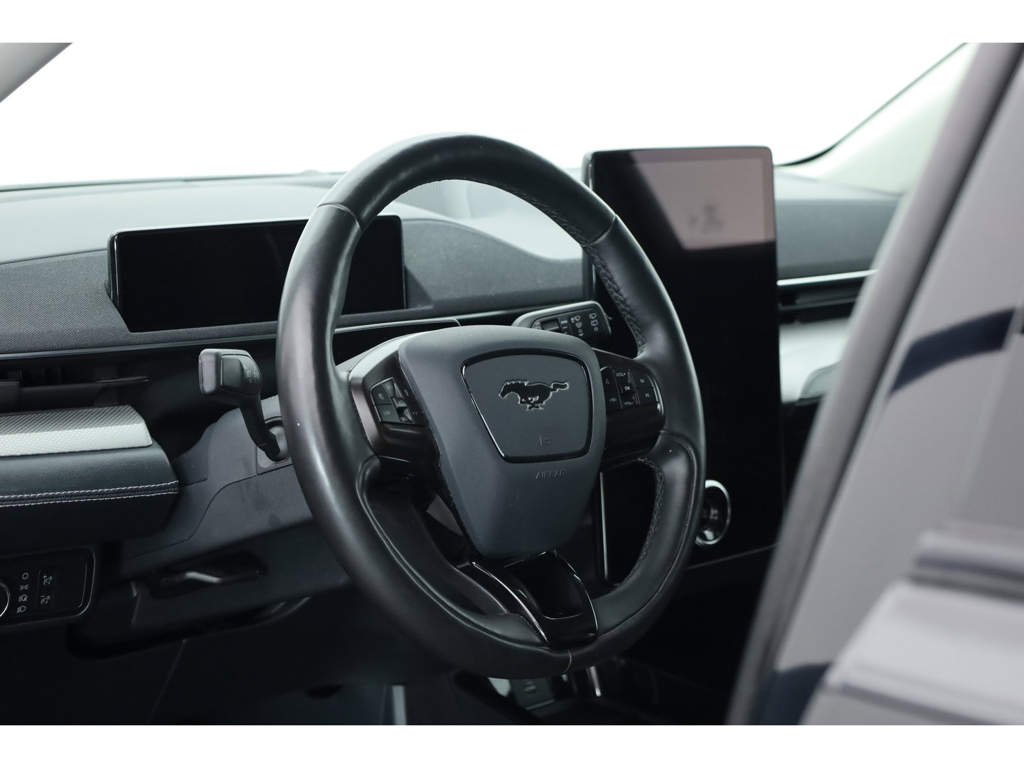 Ford Mustang Mach-E RWD 75 kWh | Rijklaar! | SOH 92% | B&O Audio | Leder |  360cam | Afn. Trekhaak | Adapt. Cruise
