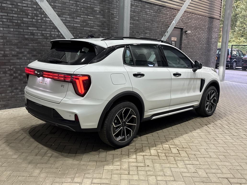 Lynk & Co 01 Lynk&co 1.5 Core | ACC | Camera | Carplay | 19 inch | LED | Draadloos opladen