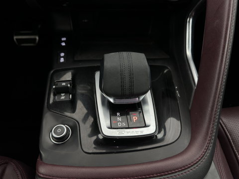 Jaguar E-Pace 1.5 P300e AWD R-Dynamic HSE (Plug-in) {SoH-99%} (INCL.BTW) *LEATHER | FULL-LED | MEMORY-PACK | MERIDIAN-SOUND | BLIND-SPOT | CAMERA | NAVI-FULLMAP | HEATED-SPORTSEATS | DAB+ | KEYLESS | ECC | PDC | CRUISE | 20''ALU*