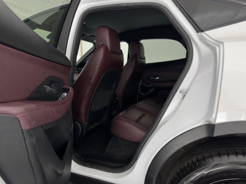 Jaguar E-Pace 1.5 P300e AWD R-Dynamic HSE (Plug-in) {SoH-99%} (INCL.BTW) *LEATHER | FULL-LED | MEMORY-PACK | MERIDIAN-SOUND | BLIND-SPOT | CAMERA | NAVI-FULLMAP | HEATED-SPORTSEATS | DAB+ | KEYLESS | ECC | PDC | CRUISE | 20''ALU*