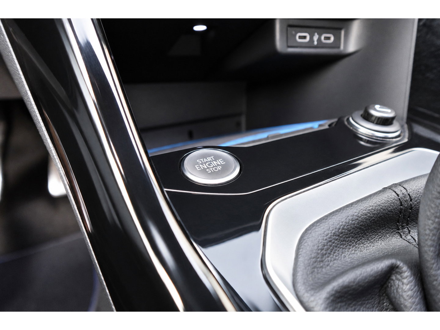 Volkswagen T-Roc 2.0 TSI 4Motion R AKRAPOVIC PANO KEYLESS VOL