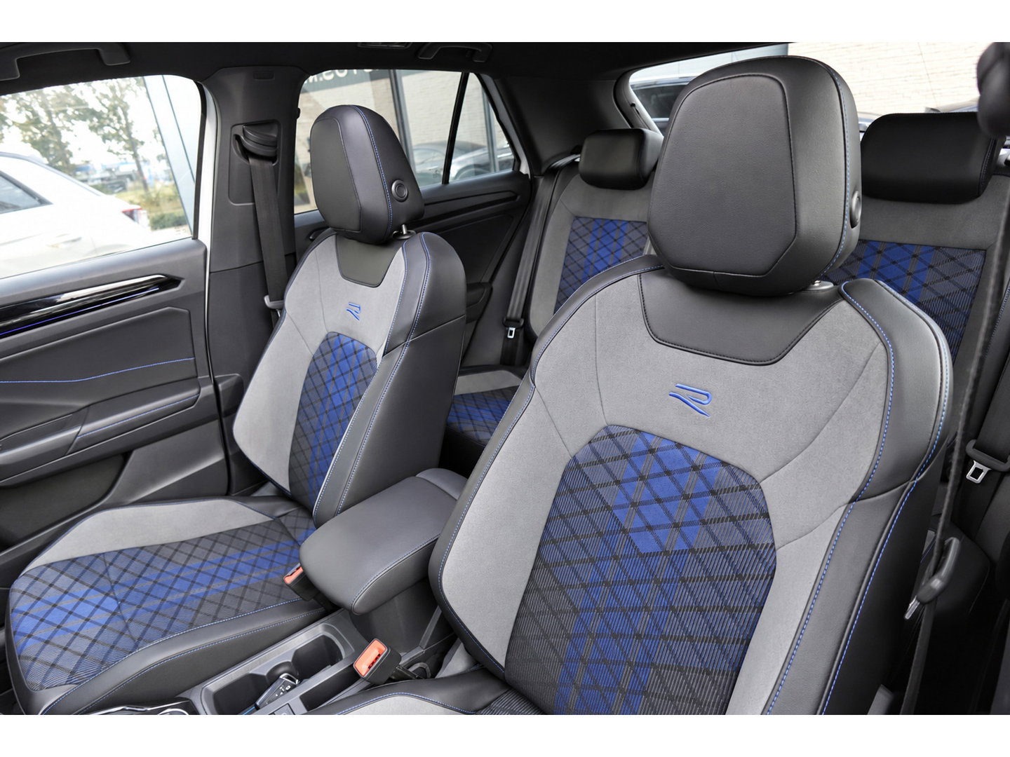 Volkswagen T-Roc 2.0 TSI 4Motion R AKRAPOVIC PANO KEYLESS VOL