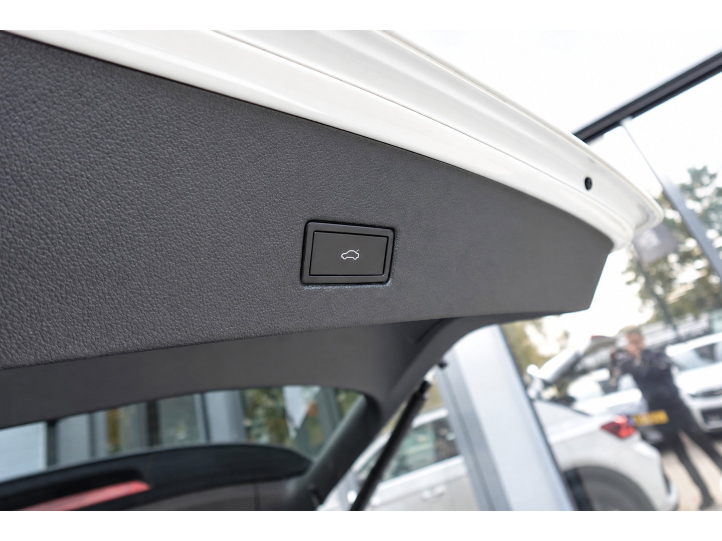 Volkswagen T-Roc 2.0 TSI 4Motion R AKRAPOVIC PANO KEYLESS VOL