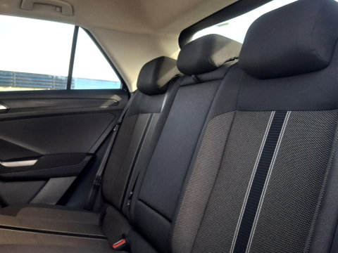 Volkswagen T-Roc 1.0 TSI Style Business | ADAPTIEF | LED DRL | STOELVERWARMING | CLIMATE |