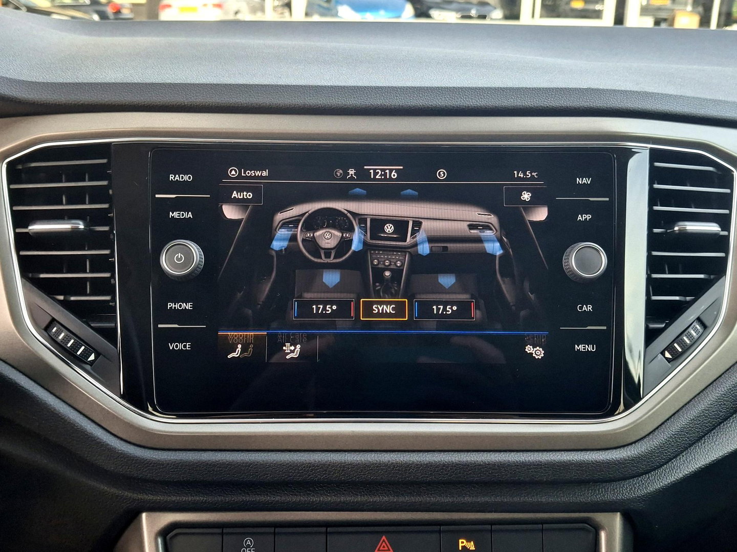 Volkswagen T-Roc 1.0 TSI Style Business | ADAPTIEF | LED DRL | STOELVERWARMING | CLIMATE |