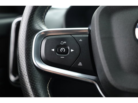Volvo XC40 1.5 T4 Recharge R-Design Expression | Rijklaar! | Trekhaak | H&K Audio | Leder | Camera | Cruise | Stoel- Stuurverw. | Keyless | 19''