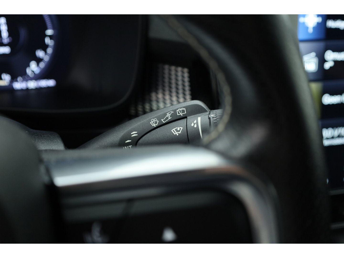 Volvo XC40 1.5 T4 Recharge R-Design Expression | Rijklaar! | Trekhaak | H&K Audio | Leder | Camera | Cruise | Stoel- Stuurverw. | Keyless | 19''