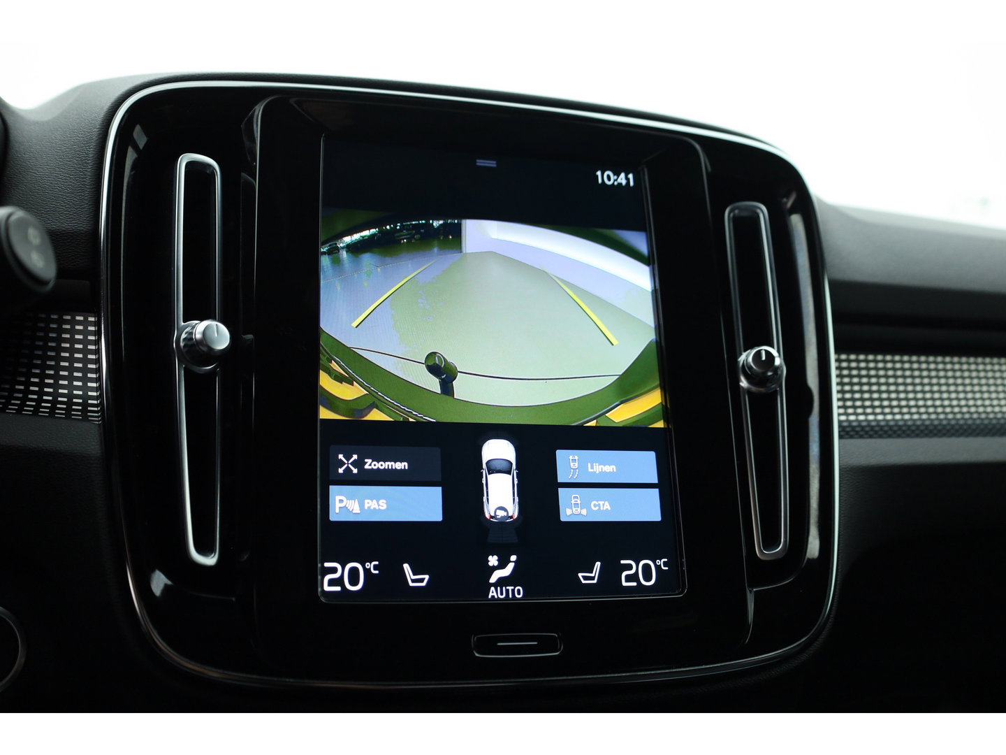 Volvo XC40 1.5 T4 Recharge R-Design Expression | Rijklaar! | Trekhaak | H&K Audio | Leder | Camera | Cruise | Stoel- Stuurverw. | Keyless | 19''