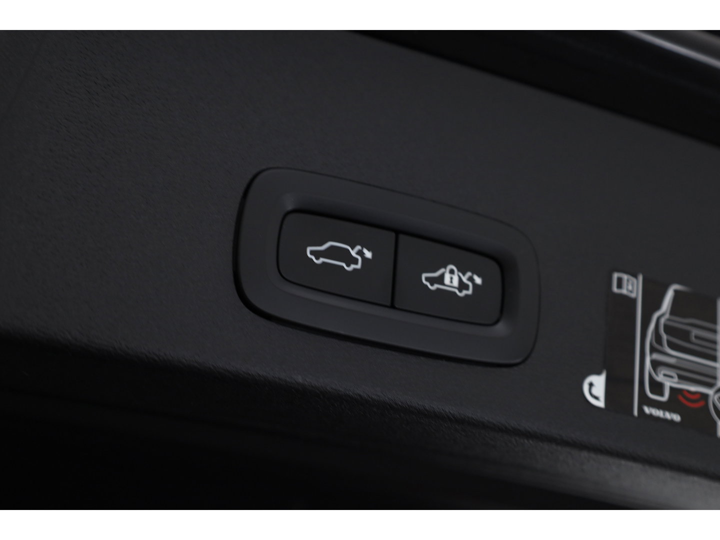 Volvo XC40 1.5 T4 Recharge R-Design Expression | Rijklaar! | Trekhaak | H&K Audio | Leder | Camera | Cruise | Stoel- Stuurverw. | Keyless | 19''