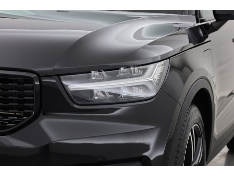 Volvo XC40 1.5 T4 Recharge R-Design Expression | Rijklaar! | Trekhaak | H&K Audio | Leder | Camera | Cruise | Stoel- Stuurverw. | Keyless | 19''
