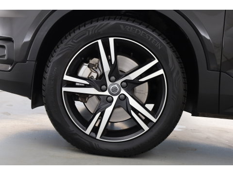 Volvo XC40 1.5 T4 Recharge R-Design Expression | Rijklaar! | Trekhaak | H&K Audio | Leder | Camera | Cruise | Stoel- Stuurverw. | Keyless | 19''