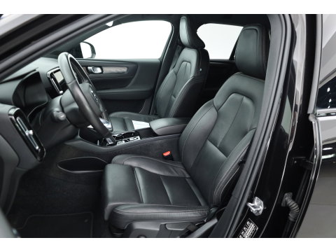 Volvo XC40 1.5 T4 Recharge R-Design Expression | Rijklaar! | Trekhaak | H&K Audio | Leder | Camera | Cruise | Stoel- Stuurverw. | Keyless | 19''