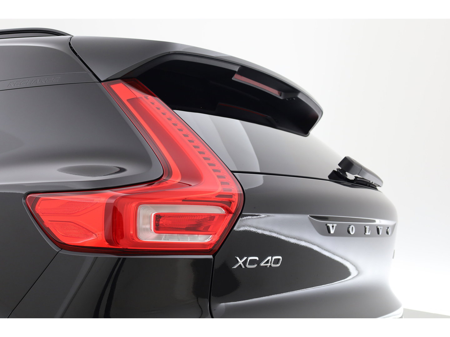 Volvo XC40 1.5 T4 Recharge R-Design Expression | Rijklaar! | Trekhaak | H&K Audio | Leder | Camera | Cruise | Stoel- Stuurverw. | Keyless | 19''