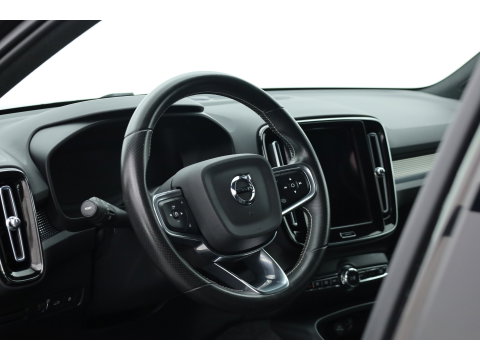 Volvo XC40 1.5 T4 Recharge R-Design Expression | Rijklaar! | Trekhaak | H&K Audio | Leder | Camera | Cruise | Stoel- Stuurverw. | Keyless | 19''