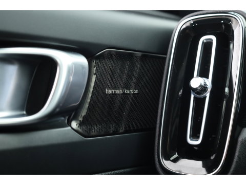 Volvo XC40 1.5 T4 Recharge R-Design Expression | Rijklaar! | Trekhaak | H&K Audio | Leder | Camera | Cruise | Stoel- Stuurverw. | Keyless | 19''