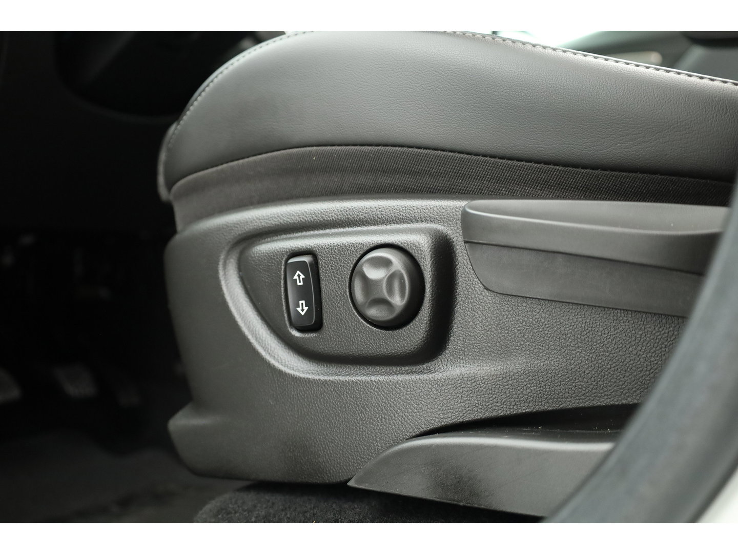 Opel Mokka 1.4 T Innovation | RIJKLAAR!! | Navi | All Season | Cruise | Trekhaak | Camera | Stoelverw. | DAB | Airco