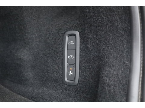 Volvo XC60 2.0 T8 Plug-in hybrid AWD Ultimate Dark | Luchtvering | Massage | Trekhaak | Head-up | Stoelvent. |