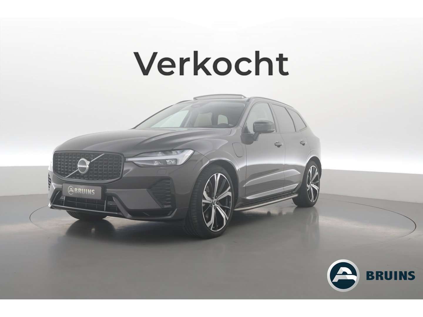 Volvo XC60 2.0 T8 Plug-in hybrid AWD Ultimate Dark | Luchtvering | Massage | Trekhaak | Head-up | Stoelvent. |