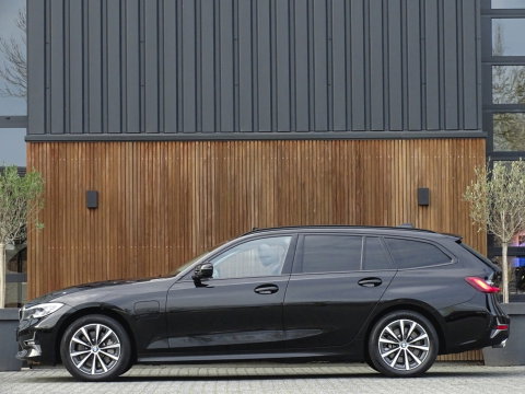 BMW 3 Serie Touring 330e xDr. 292PK / High Executive / ACC / Laser