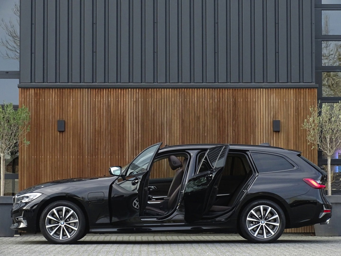 BMW 3 Serie Touring 330e xDr. 292PK / High Executive / ACC / Laser