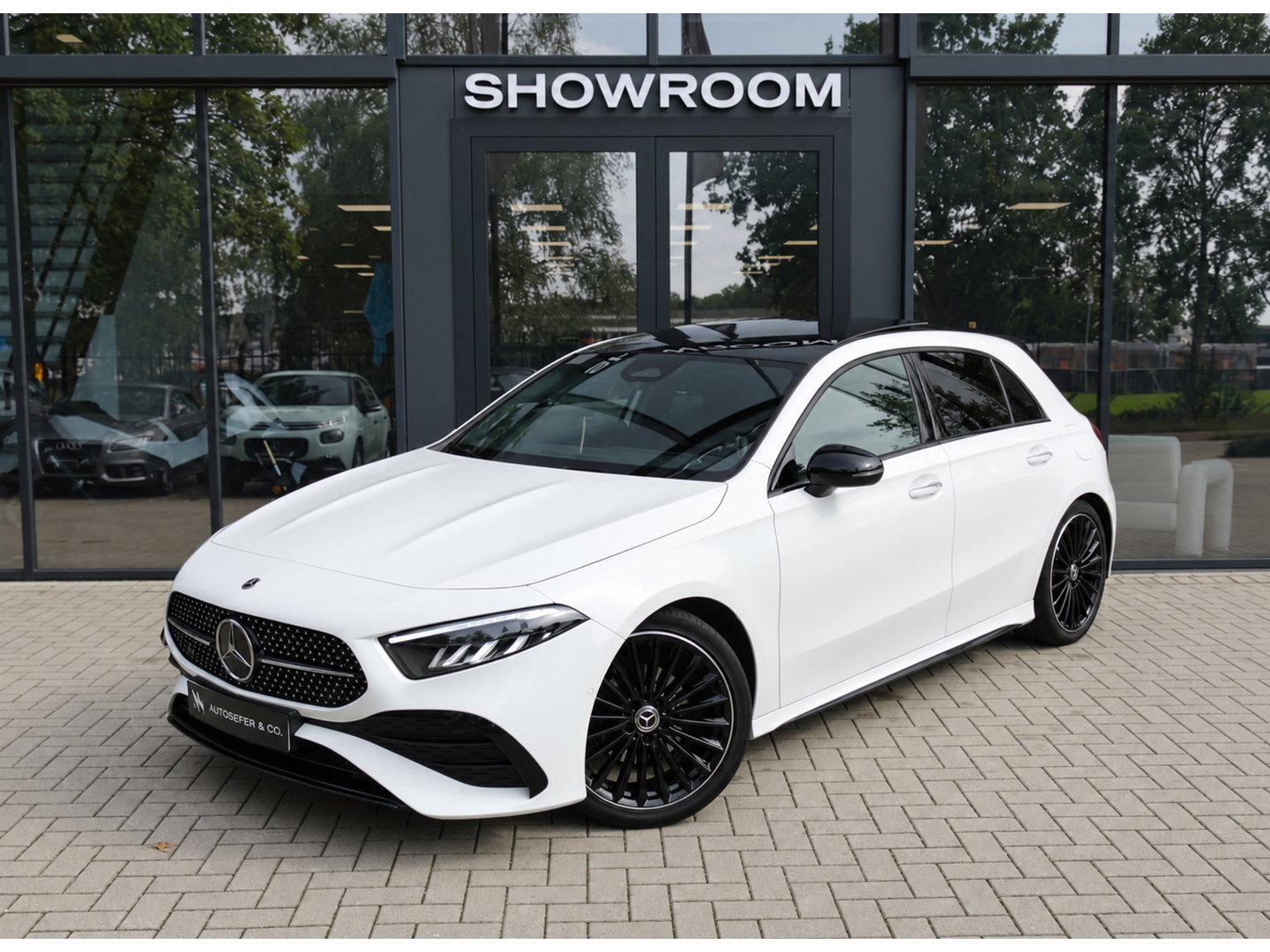 Mercedes-Benz A-Klasse 180 AMG Line PANO SFEER CAM