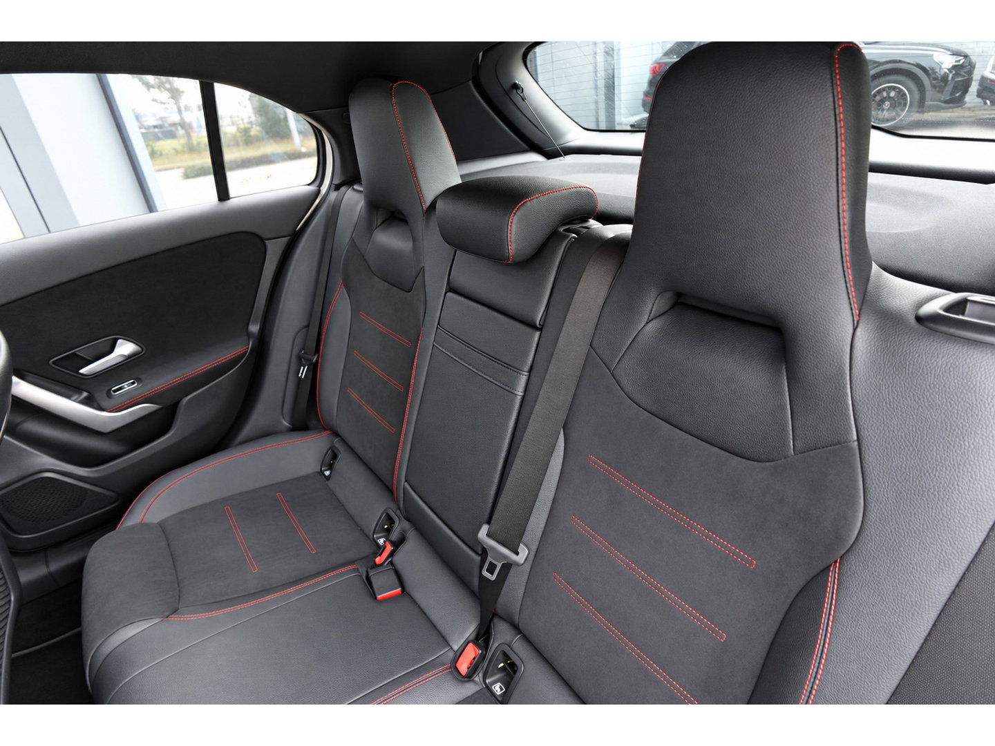 Mercedes-Benz A-Klasse 180 AMG Line PANO SFEER CAM