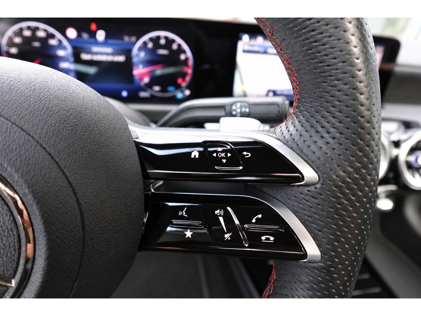 Mercedes-Benz A-Klasse 180 AMG Line PANO SFEER CAM