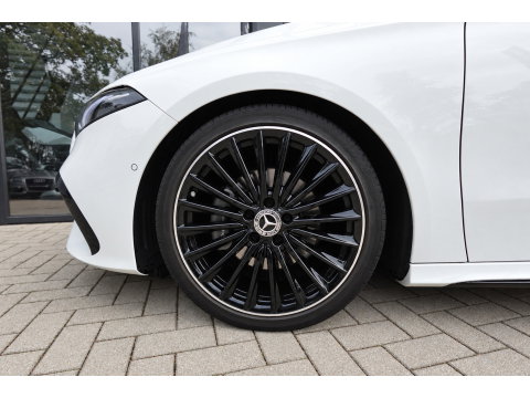Mercedes-Benz A-Klasse 180 AMG Line PANO SFEER CAM