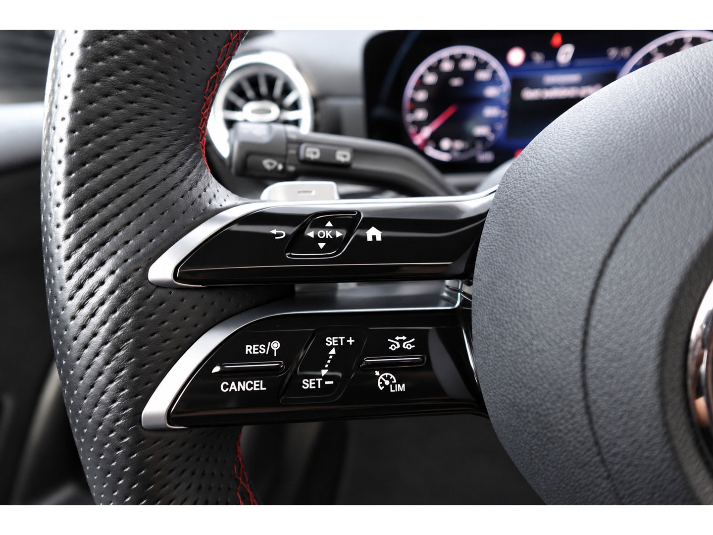 Mercedes-Benz A-Klasse 180 AMG Line PANO SFEER CAM