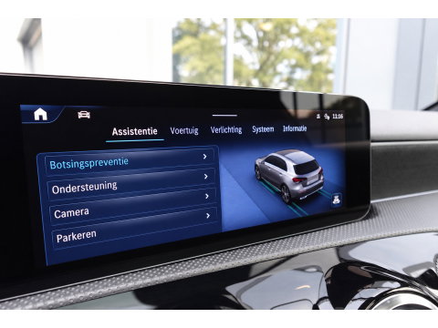 Mercedes-Benz A-Klasse 180 AMG Line PANO SFEER CAM