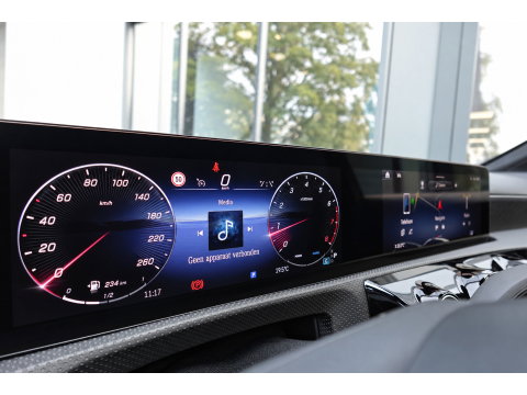Mercedes-Benz A-Klasse 180 AMG Line PANO SFEER CAM