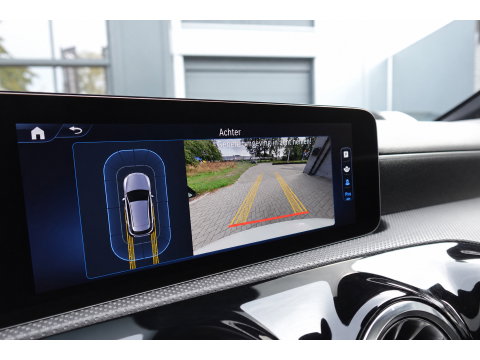 Mercedes-Benz A-Klasse 180 AMG Line PANO SFEER CAM