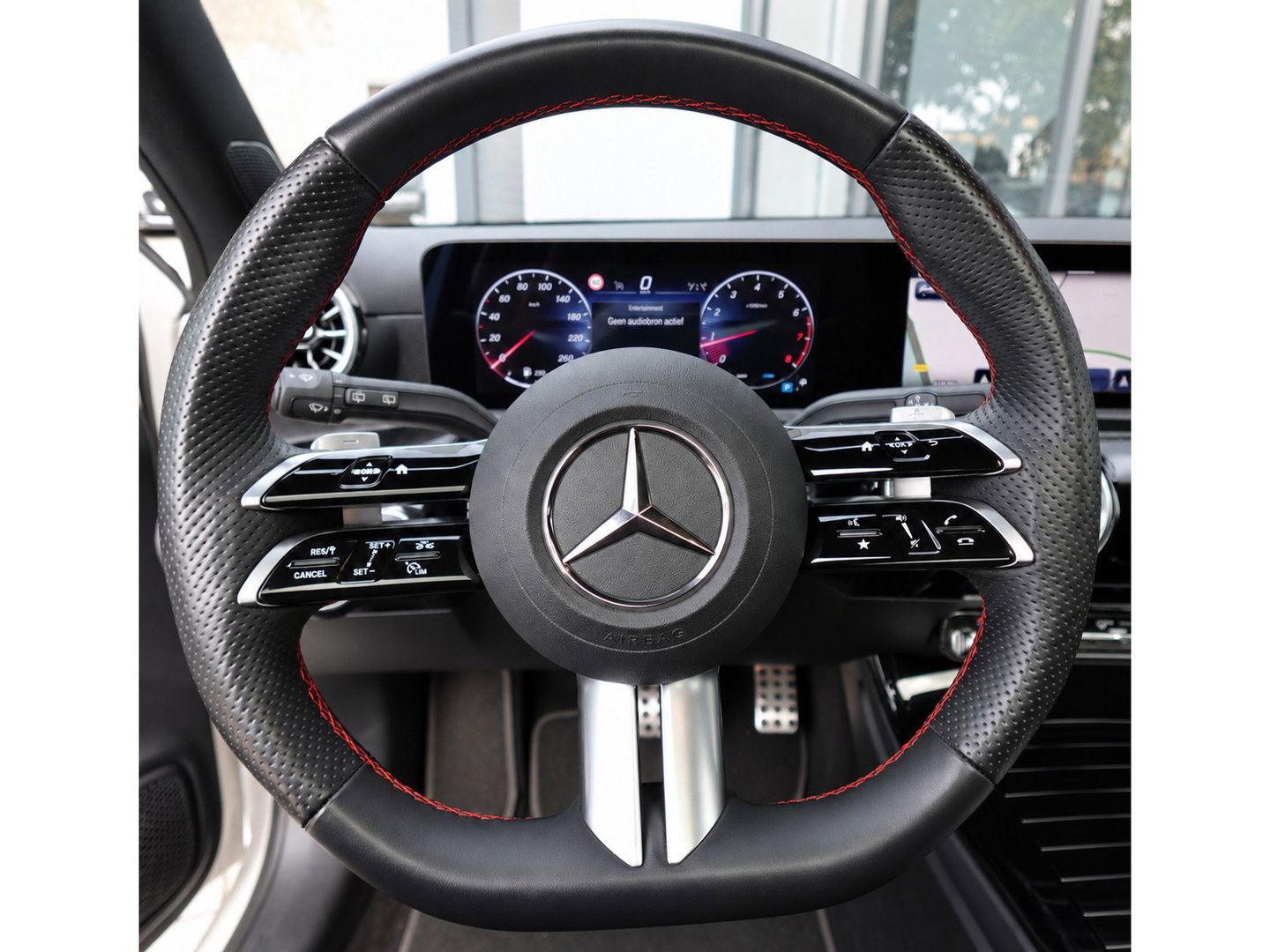 Mercedes-Benz A-Klasse 180 AMG Line PANO SFEER CAM