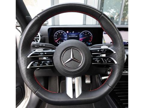 Mercedes-Benz A-Klasse 180 AMG Line PANO SFEER CAM
