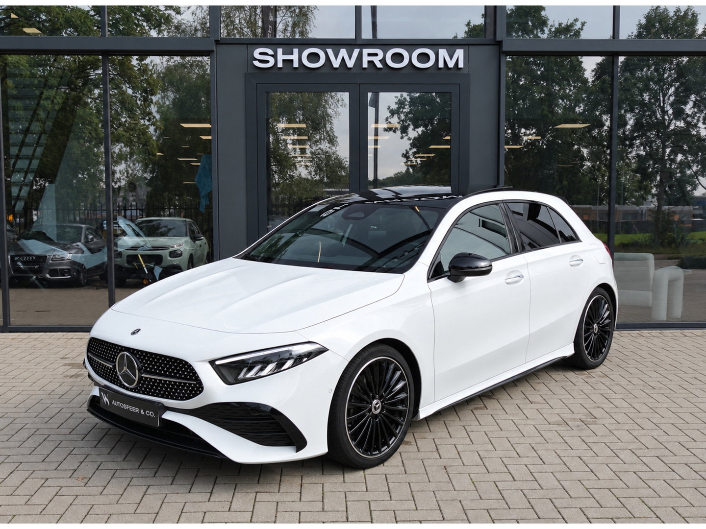 Mercedes-Benz A-Klasse 180 AMG Line PANO SFEER CAM