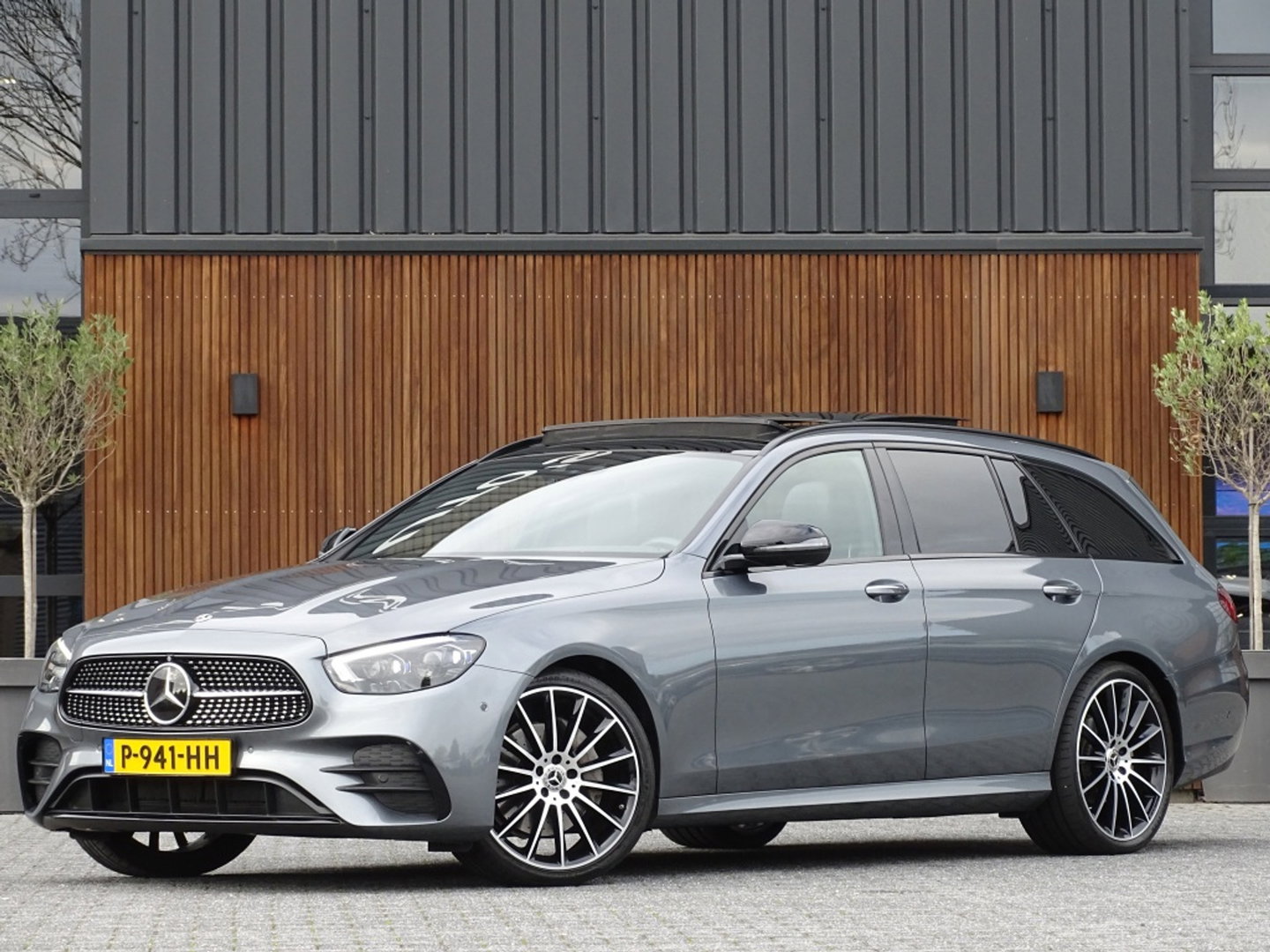 Mercedes-Benz E-Klasse Estate 200 automaat / AMG pakket / Burmester / 360° camera / LED