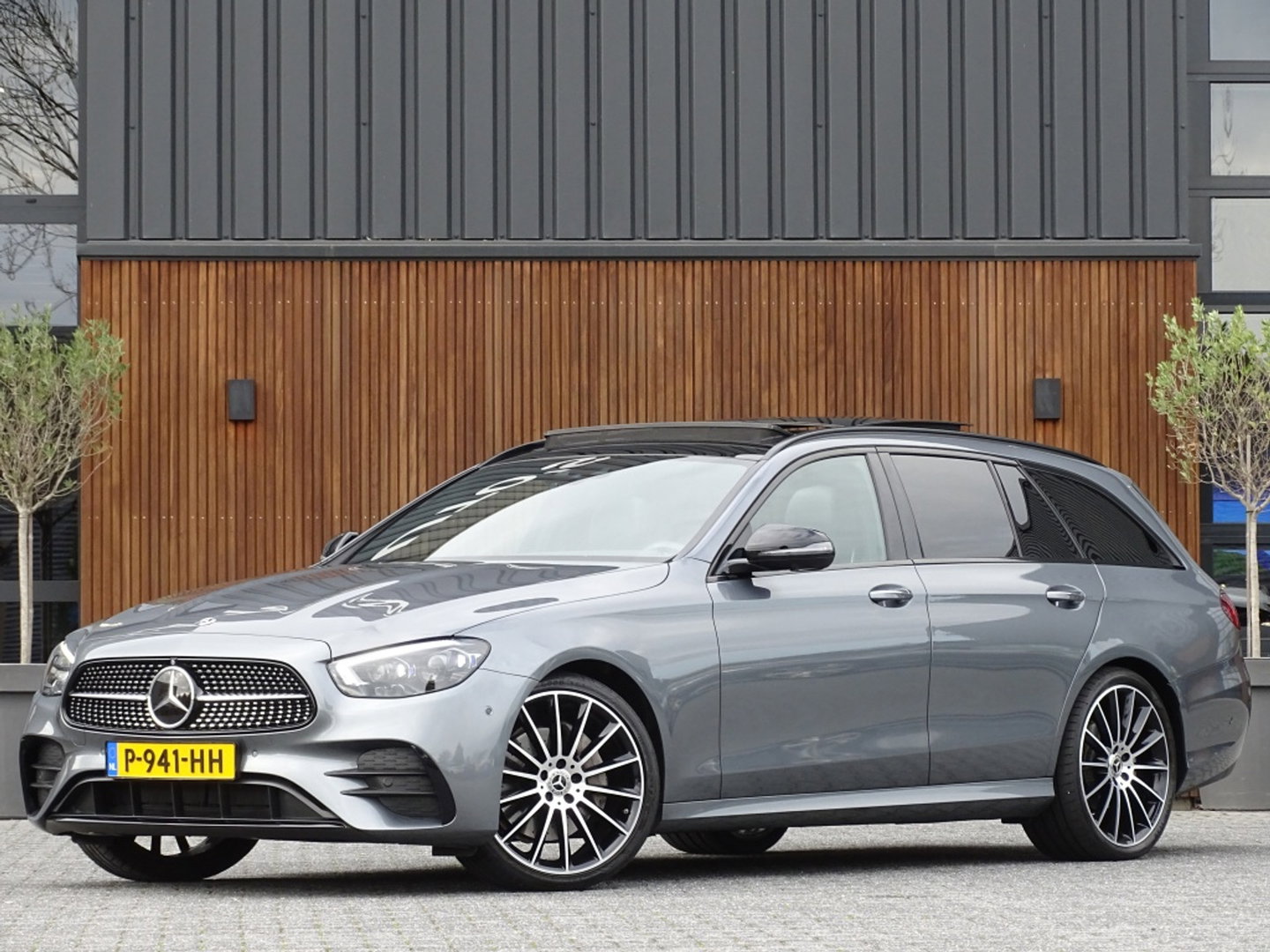 Mercedes-Benz E-Klasse Estate 200 automaat / AMG pakket / Burmester / 360° camera / LED