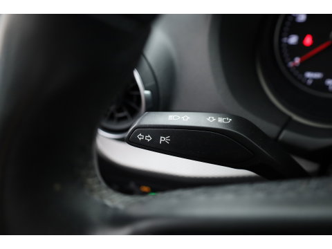Audi Q2 30 TFSI Business Line | RIJKLAAR!! | Adapt. Cruise | Navi By App | CarPlay | Cruise | Stoelverw. | Camera | Airco