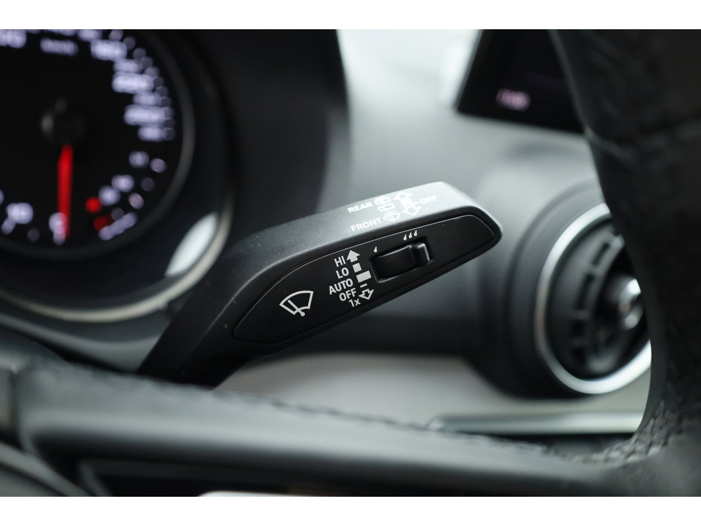 Audi Q2 30 TFSI Business Line | RIJKLAAR!! | Adapt. Cruise | Navi By App | CarPlay | Cruise | Stoelverw. | Camera | Airco
